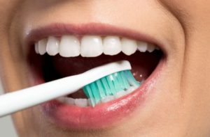 歯茎が下がる原因と治療法|高松市のかみあわせ専門の吉本歯科医院